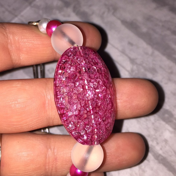 Faceted pink crackle glass bracelet - Picture 6 of 10
